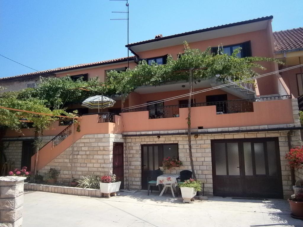 Apartments Luce Kornić Rum bild